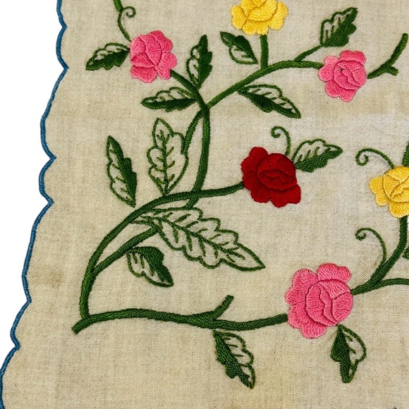 Vintage Linen Floral Hand Embroidered Roses Square Table Topper Scalloped 26" - Picture 2 of 15